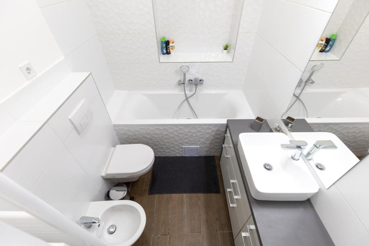 A37 Awesome Apartman *