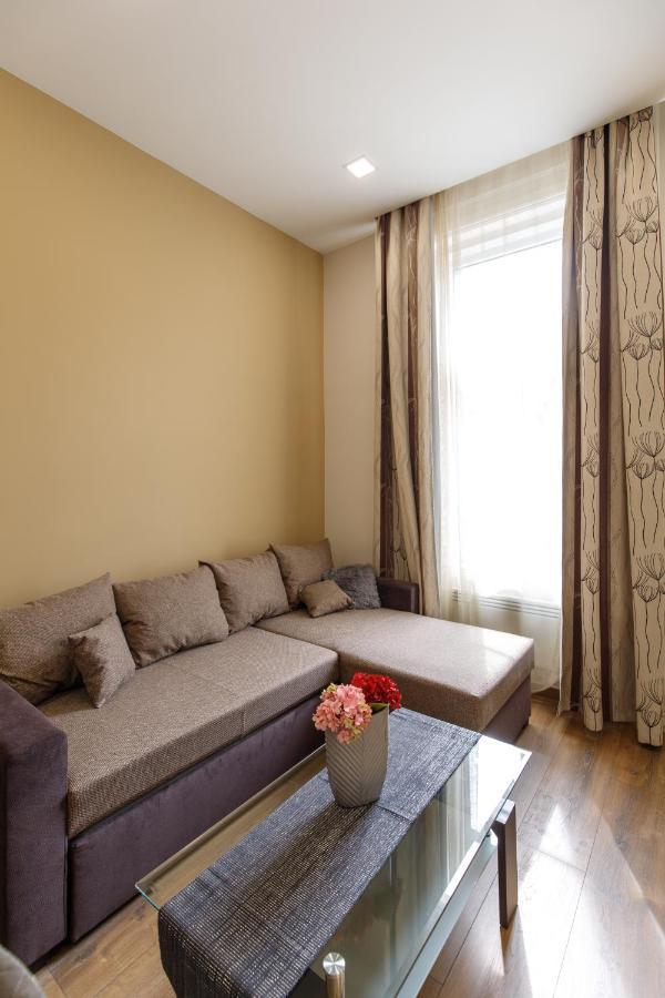 A37 Awesome Apartman